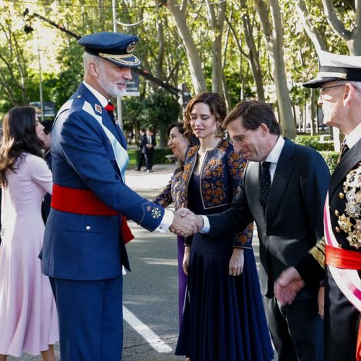 Madrid celebra la Fiesta Nacional con el alcalde Almeida y los reyes